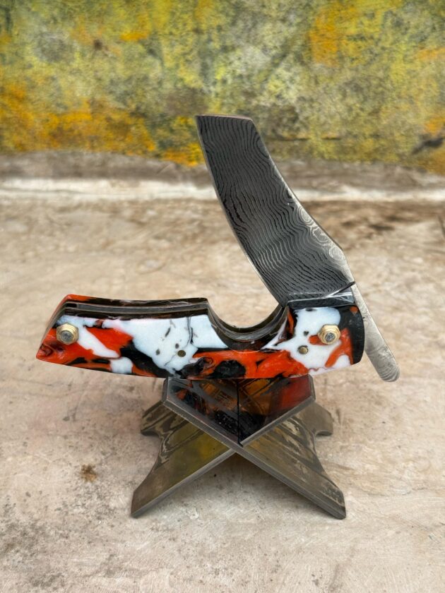 Handcrafted Damascus Cigar Cutter Experience the perfect blend of craftsmanship