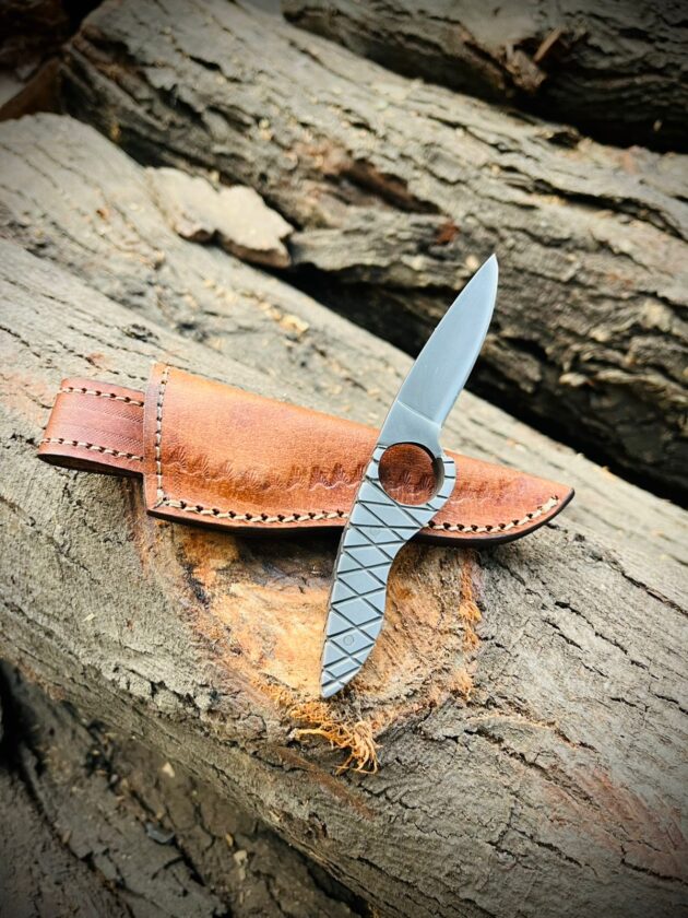 Hunting Luxury Knife, Built for the wild – rugged, sharp, reliable
